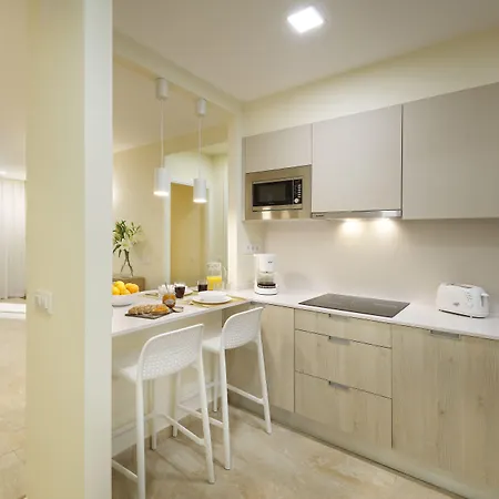 מלון דירות Marinell Collection 4*